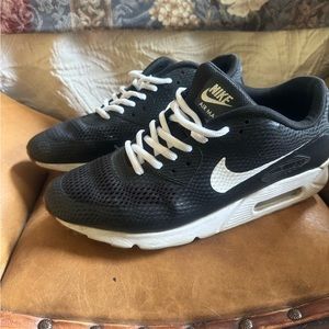 Nike air max 90 ultra essential - size 9.5
